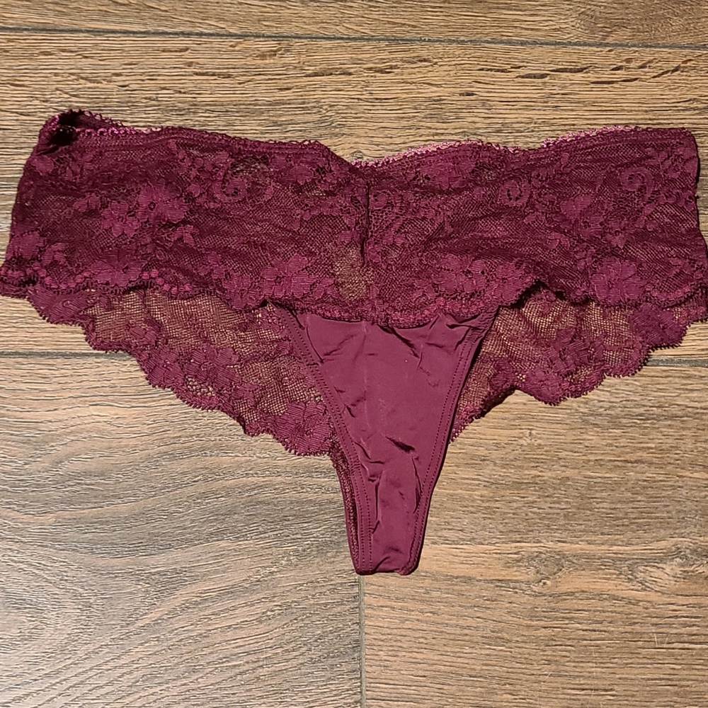 VS Thong